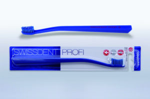 SWISSDENT Colours Zahnbuerste blau soft-med
